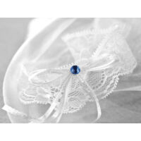 esküvői harisnyakötő - fehér csipke, kék kővel